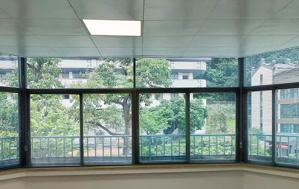 窗帘清洗需要根据材质来选择清洗方式